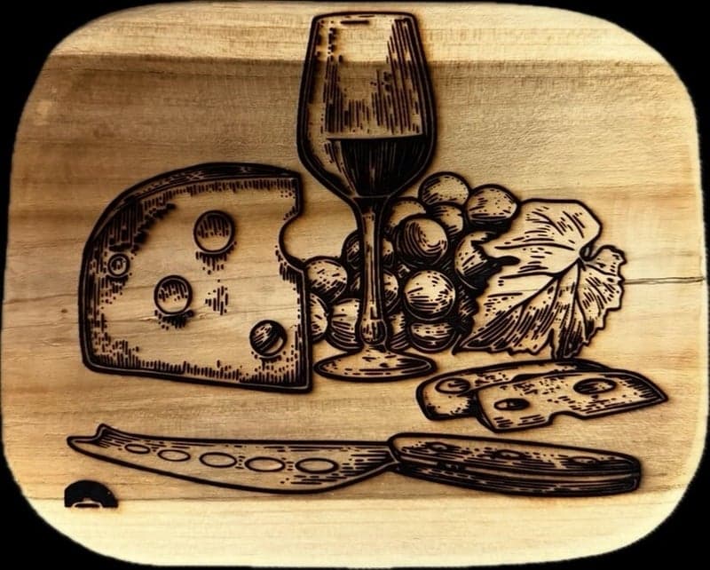 Servierbrett mit Lasergravur – Wein & Käse